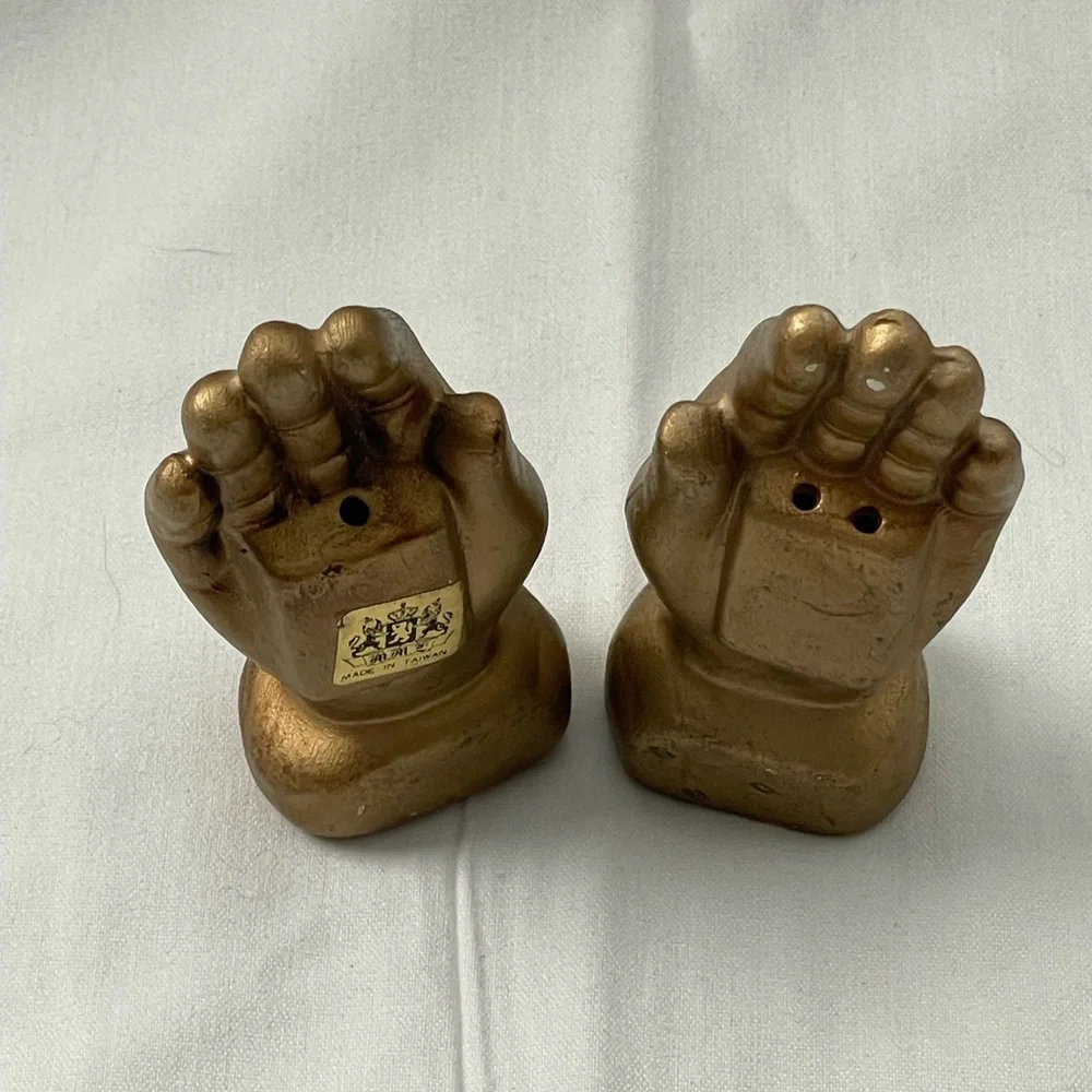 Gold Colored‎ Praying Hands Salt&Pepper Shakers Made in Taiwan